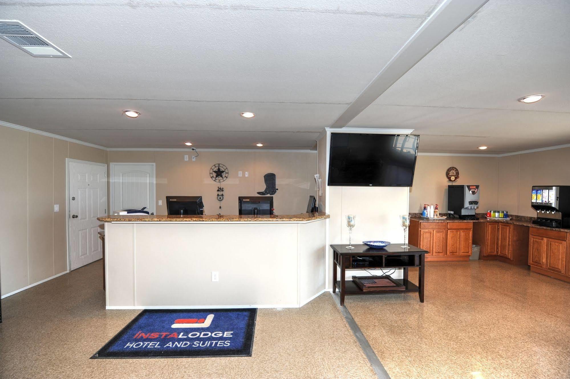 Instalodge Hotel And Suites Karnes City Exteriör bild